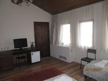 Фото номера Бюджетный трехместный номер Гостевой дом Guest House Belchin View г. Белчин 8