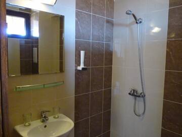 Фото номера Номер с кроватью размера «king-size» и балконом Гостевой дом Guest House Belchin View г. Белчин 7