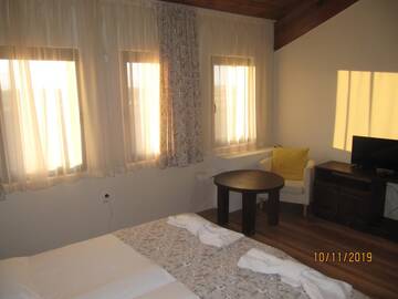 Фото номера Бюджетный трехместный номер Гостевой дом Guest House Belchin View г. Белчин 3