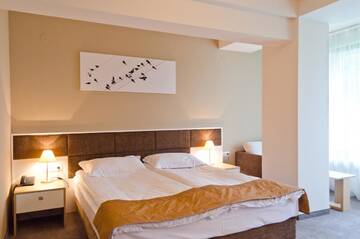 Фото номера Люкс с 1 спальней и балконом Отель Spa Hotel Belchin Garden г. Белчин 4